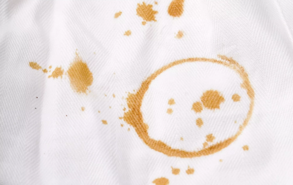 Manchas en la ropa / FREEPIK
