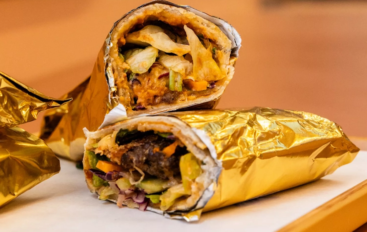 Dos kebabs de Mómö / MÓMÖ Dos kebabs de Mómö / MÓMÖ