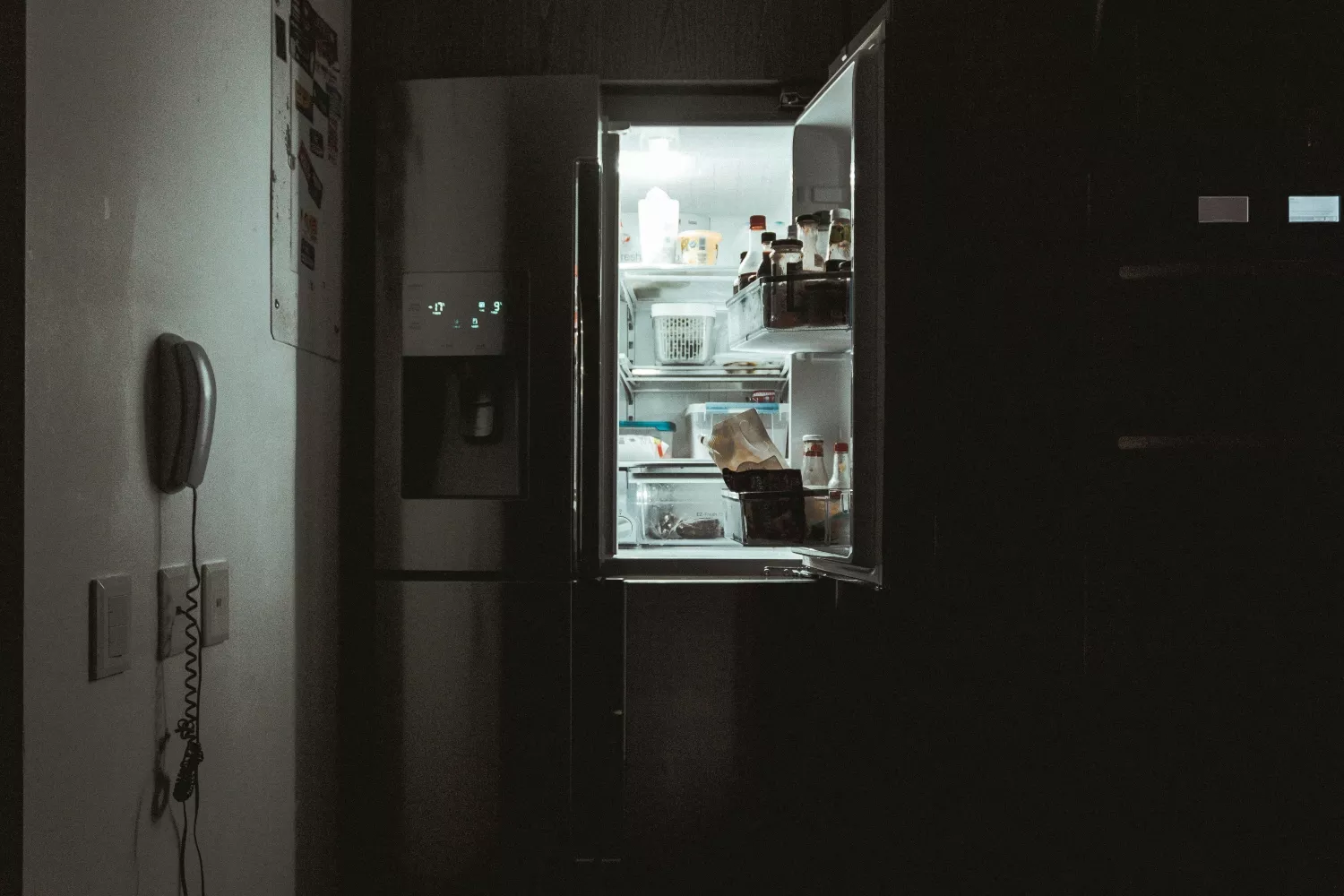 La nevera siempre ha de ir enchufada a la corriente por pared, no regleta/ UNSPLASH