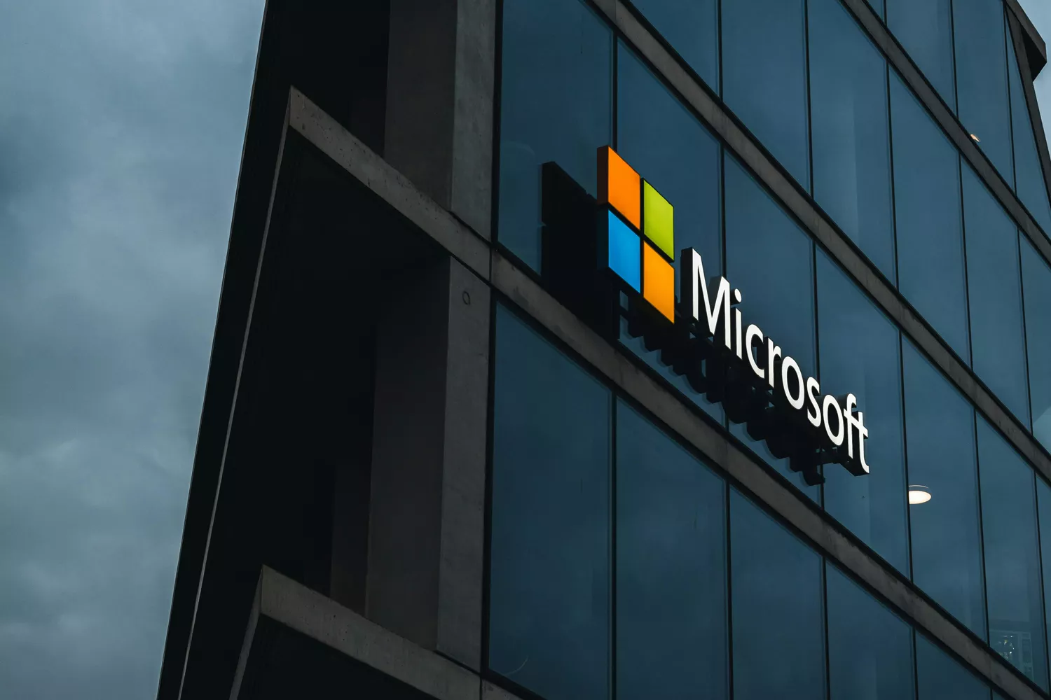 Um edifício de escritórios da Microsoft, a marca mais imitada com 38% de todas as tentativas de phishing / PEXELS