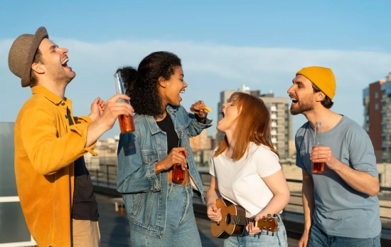 Un grupo de amigos íntimos con muchas semejanzas entre sí / FREEPIK Un grupo de amigos íntimos con muchas semejanzas entre sí / FREEPIK