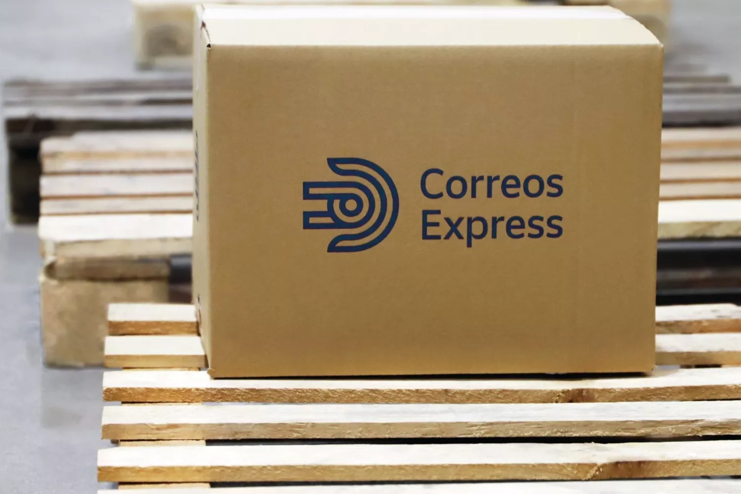 un paquete de correos express