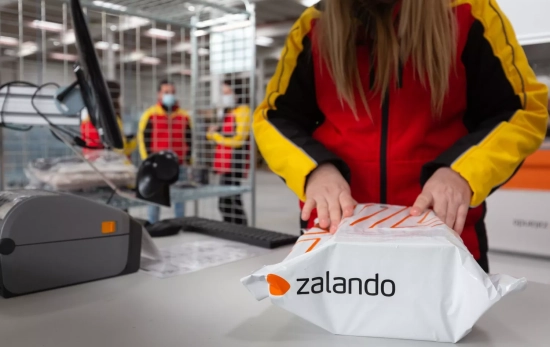 Envío de un paquete de Zalando / ZALANDO - EP Envío de un paquete de Zalando / ZALANDO - EP