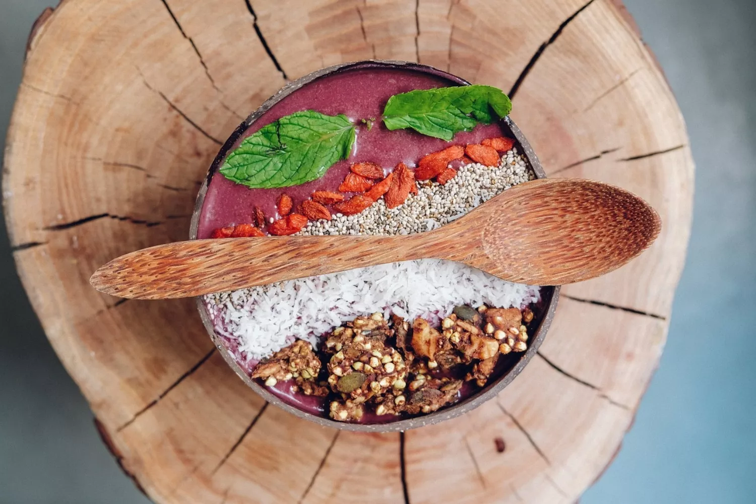 Un bol de açaí, goji y bayas, tres productos denominados como superalimentos / PEXELS
