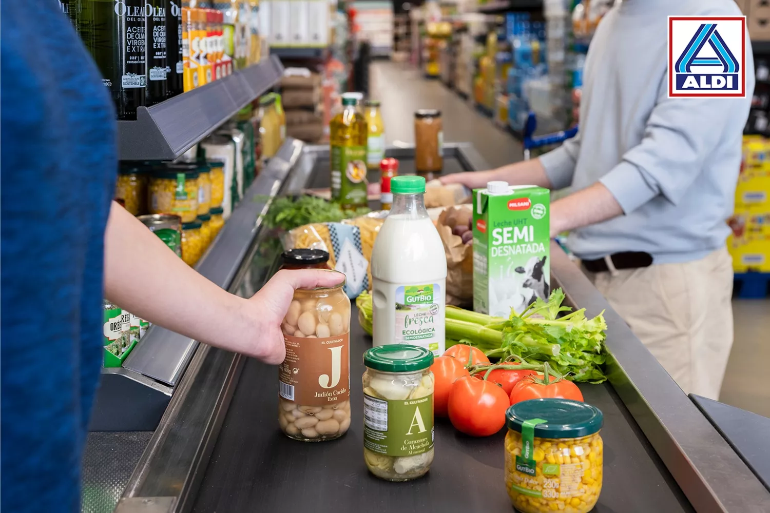 La compra de un cliente de productos de marca blanca de Aldi / ALDI