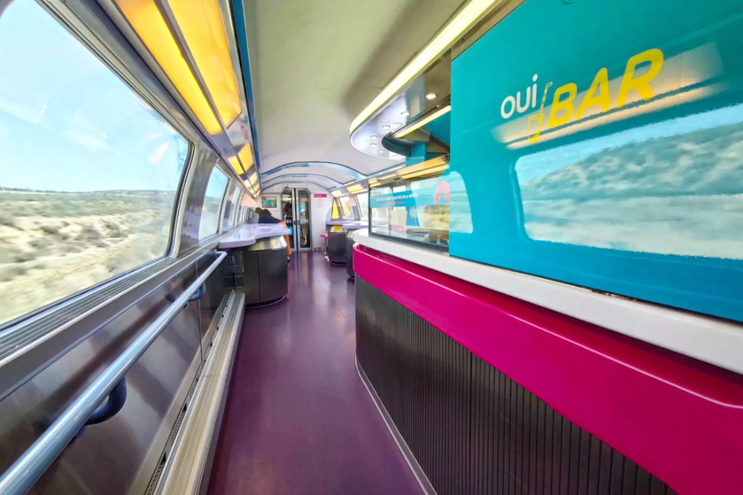 La cafetería de un tren de Ouigo   OUIGO
