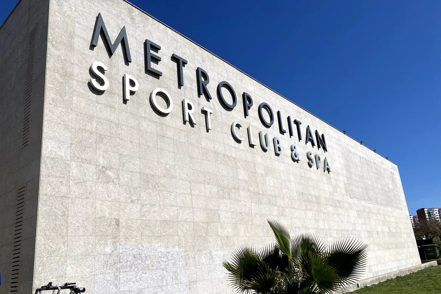 Fachada del gimnasio Metropolitan ubicado en Hospitalet de Llobregat / CONSUMIDOR GLOBAL Fachada del gimnasio Metropolitan ubicado en Hospitalet de Llobregat / CONSUMIDOR GLOBAL