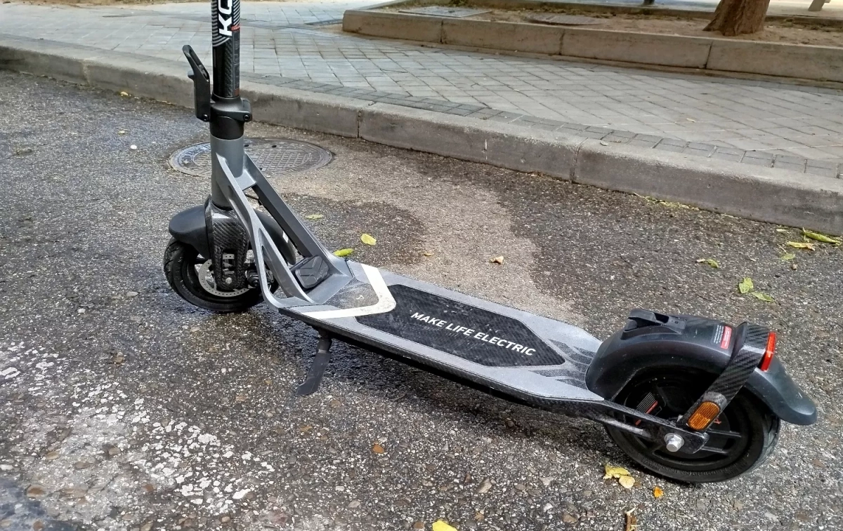 El patinete eléctrico NIU KQi Air / ALBERTO ROSA El patinete eléctrico NIU KQi Air / ALBERTO ROSA