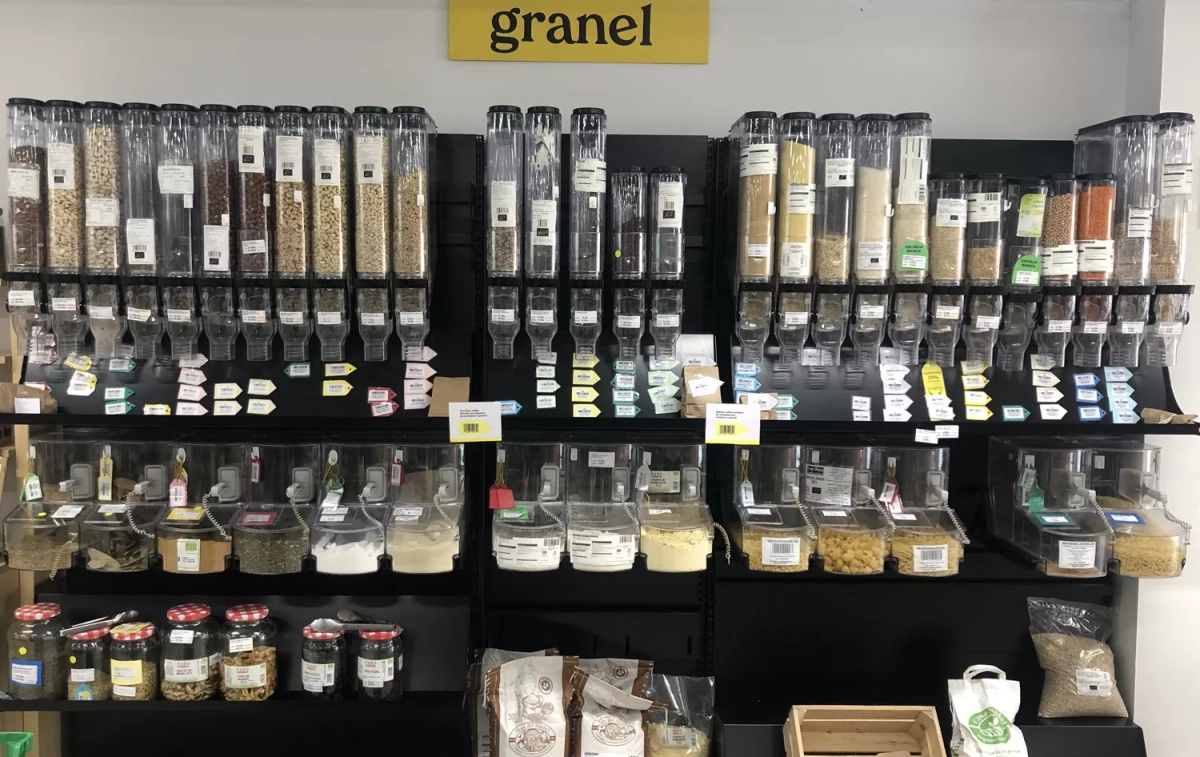 La pared con productos a granel de Foodcoop / TC La pared con productos a granel de Foodcoop / TC
