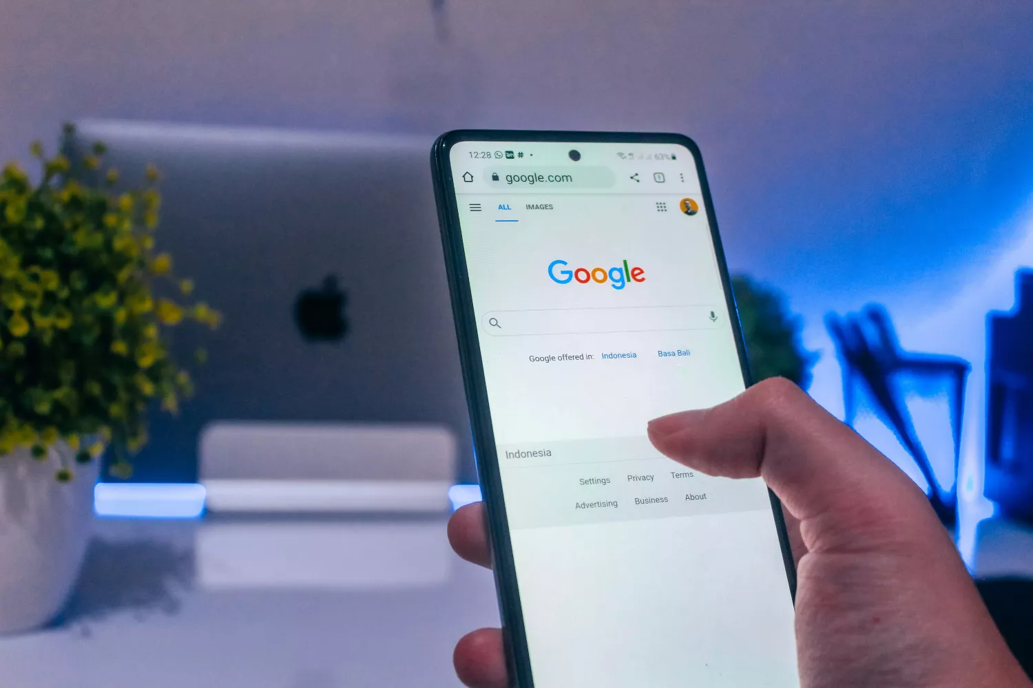 Una persona realiza una búsqueda en Google / UNSPLASH Una persona realiza una búsqueda en Google / UNSPLASH