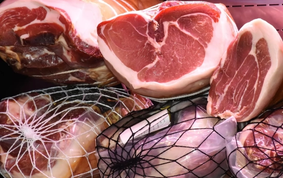 Piezas de jamón en una tienda / PEXELS Piezas de jamón en una tienda / PEXELS