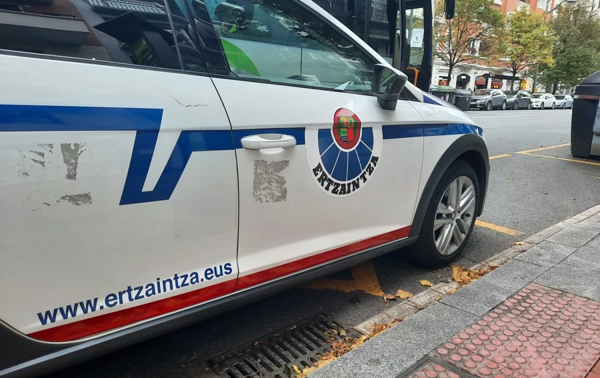 Vehículo de la Ertzaintza EP Vehículo de la Ertzaintza EP