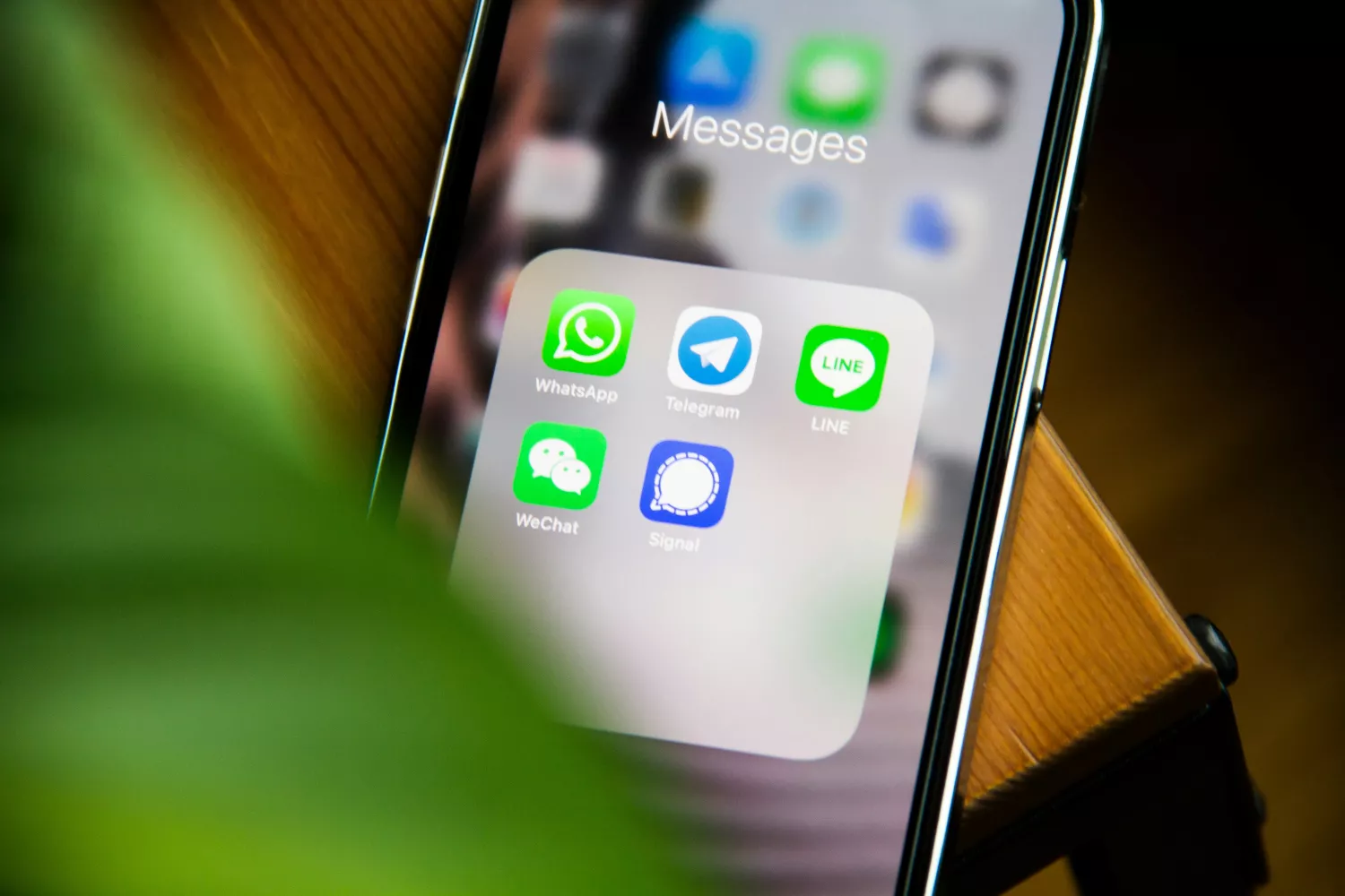 Un móvil con las aplicacionesd e Telegram y WhatsApp instaladas / UNSPLASH Un móvil con las aplicacionesd e Telegram y WhatsApp instaladas / UNSPLASH