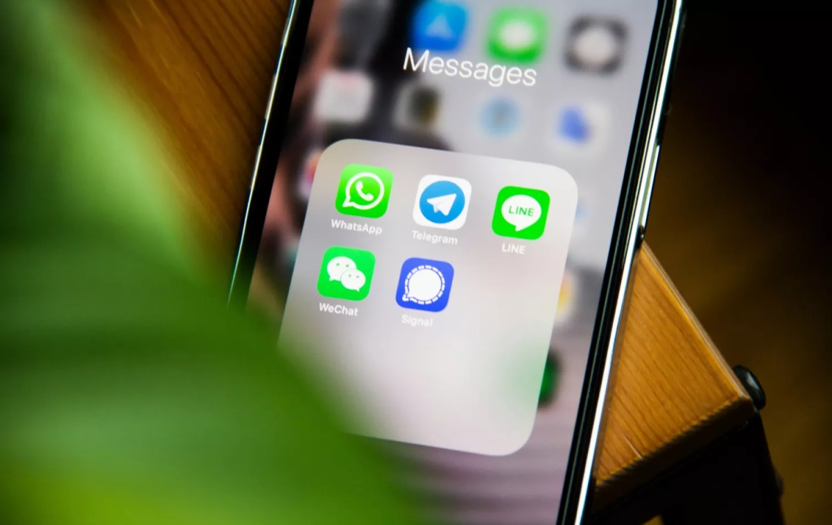 Un móvil con las aplicacionesd e Telegram y WhatsApp instaladas / UNSPLASH Un móvil con las aplicacionesd e Telegram y WhatsApp instaladas / UNSPLASH