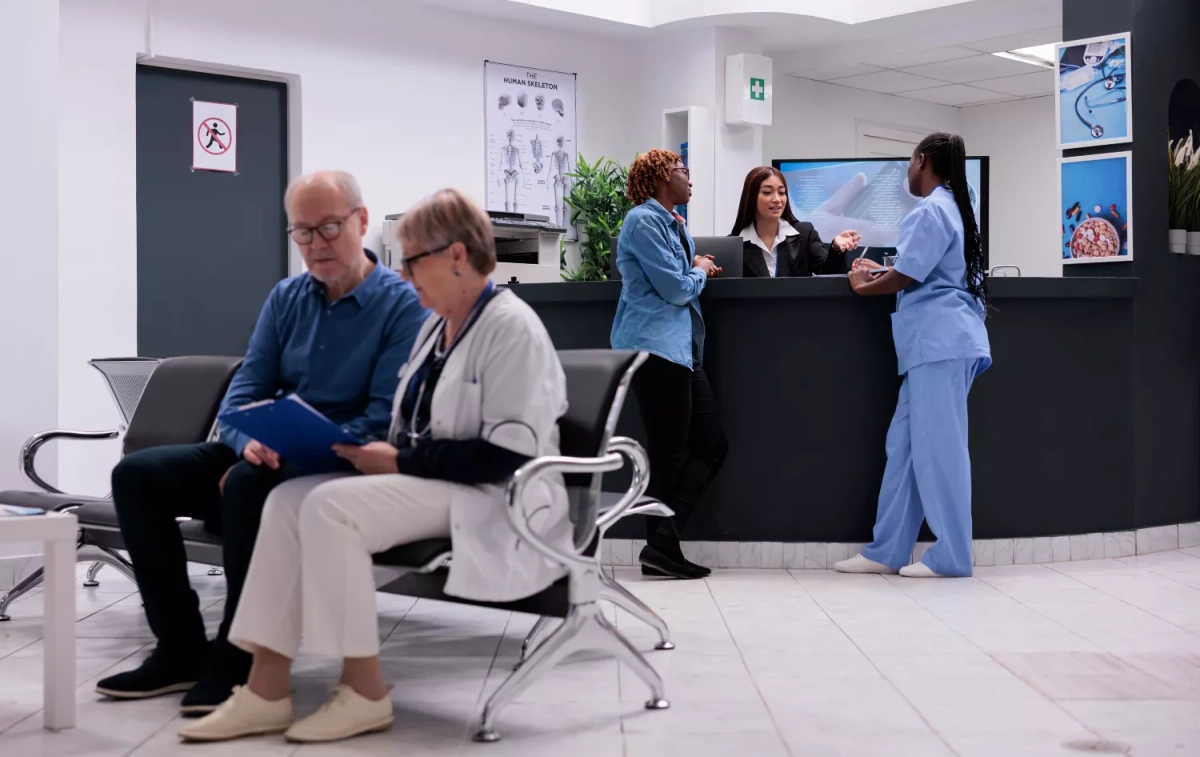 La recepción de uno de los hospitales públicos madrileños / FREEPIK La recepción de uno de los hospitales públicos madrileños / FREEPIK