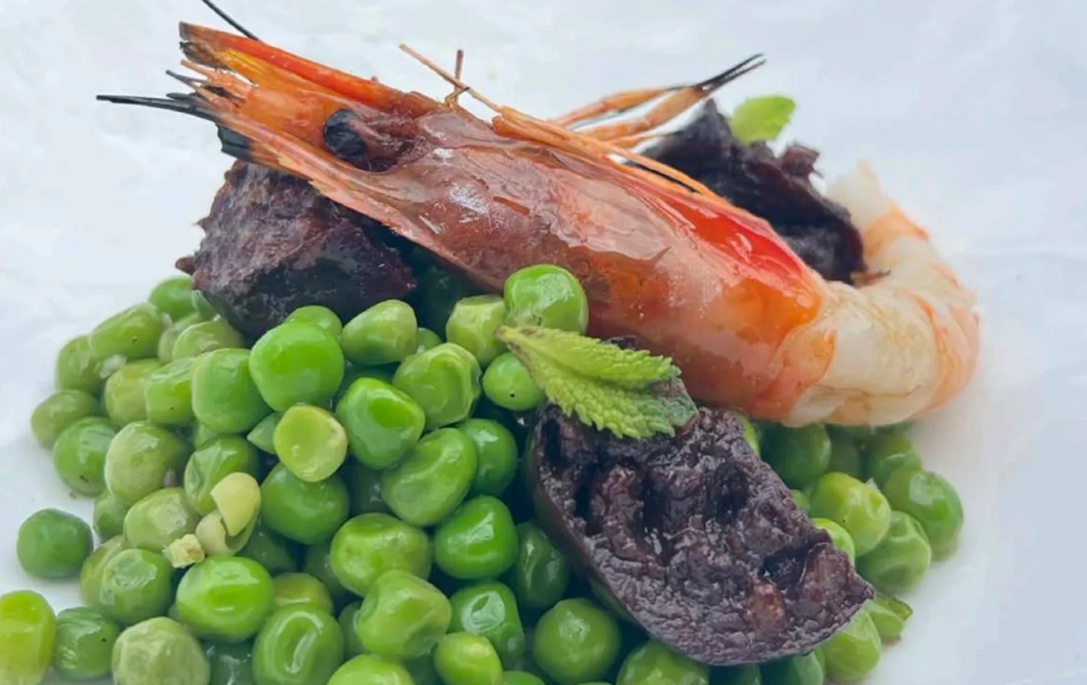 Guisantes con gamba y butifarra negra Guisantes con gamba y butifarra negra