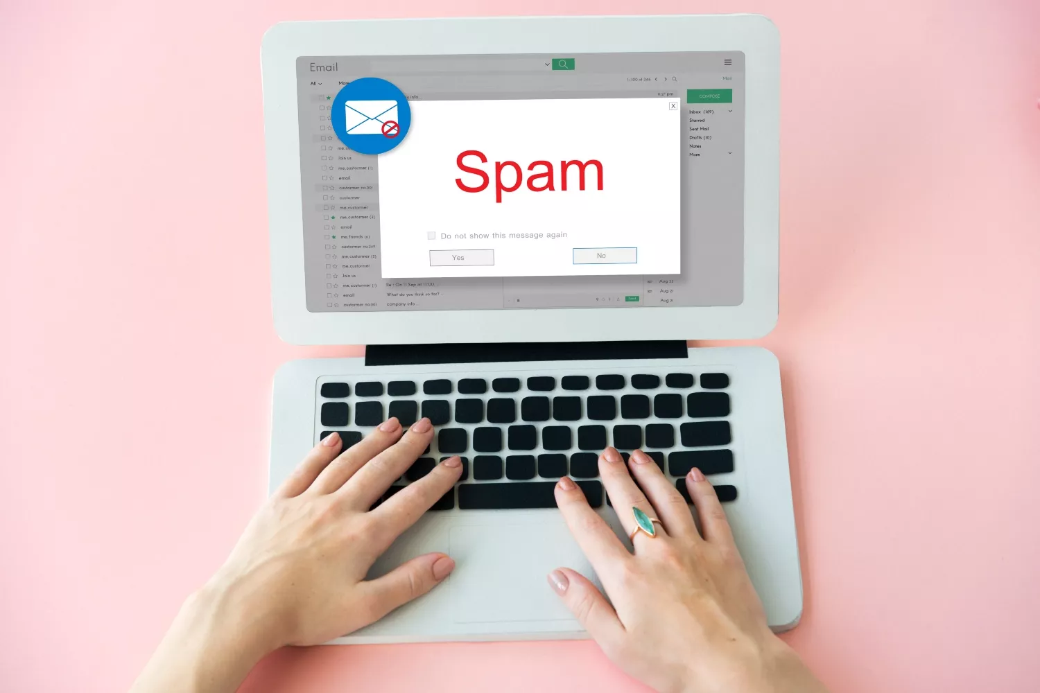 Um email não solicitado / FREEPIK