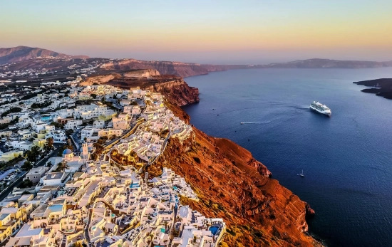 Vista aérea de Santorini, una de las seis islas del ranking elaborado por AirHelp / PEXELS Vista aérea de Santorini, una de las seis islas del ranking elaborado por AirHelp / PEXELS
