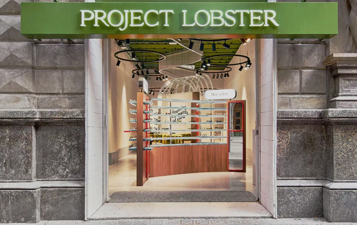 La entrada a la tienda Project Lobster de la calle Consell de Cent de Barcelona / LOBSTER La entrada a la tienda Project Lobster de la calle Consell de Cent de Barcelona / LOBSTER