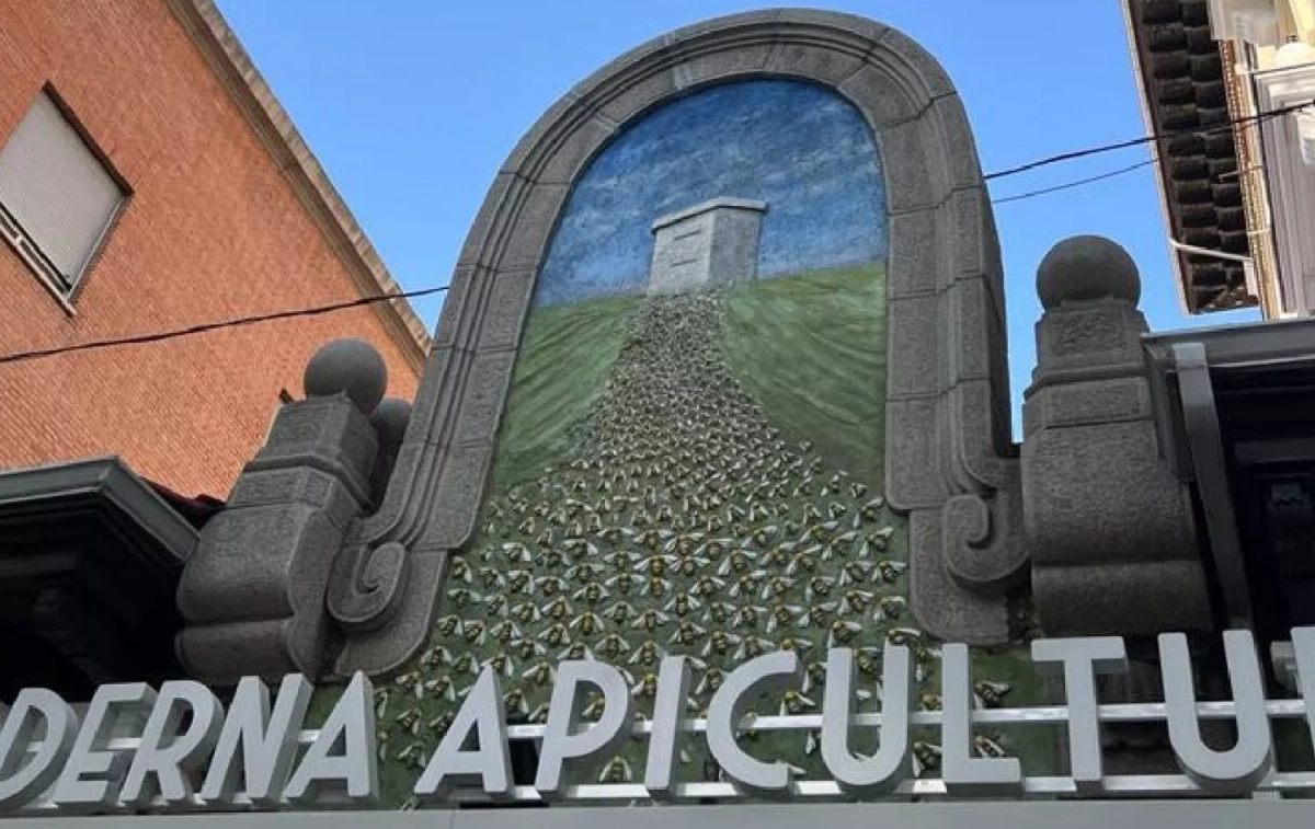 Escudo del local / LA MODERNA APICULTURA Escudo del local / LA MODERNA APICULTURA