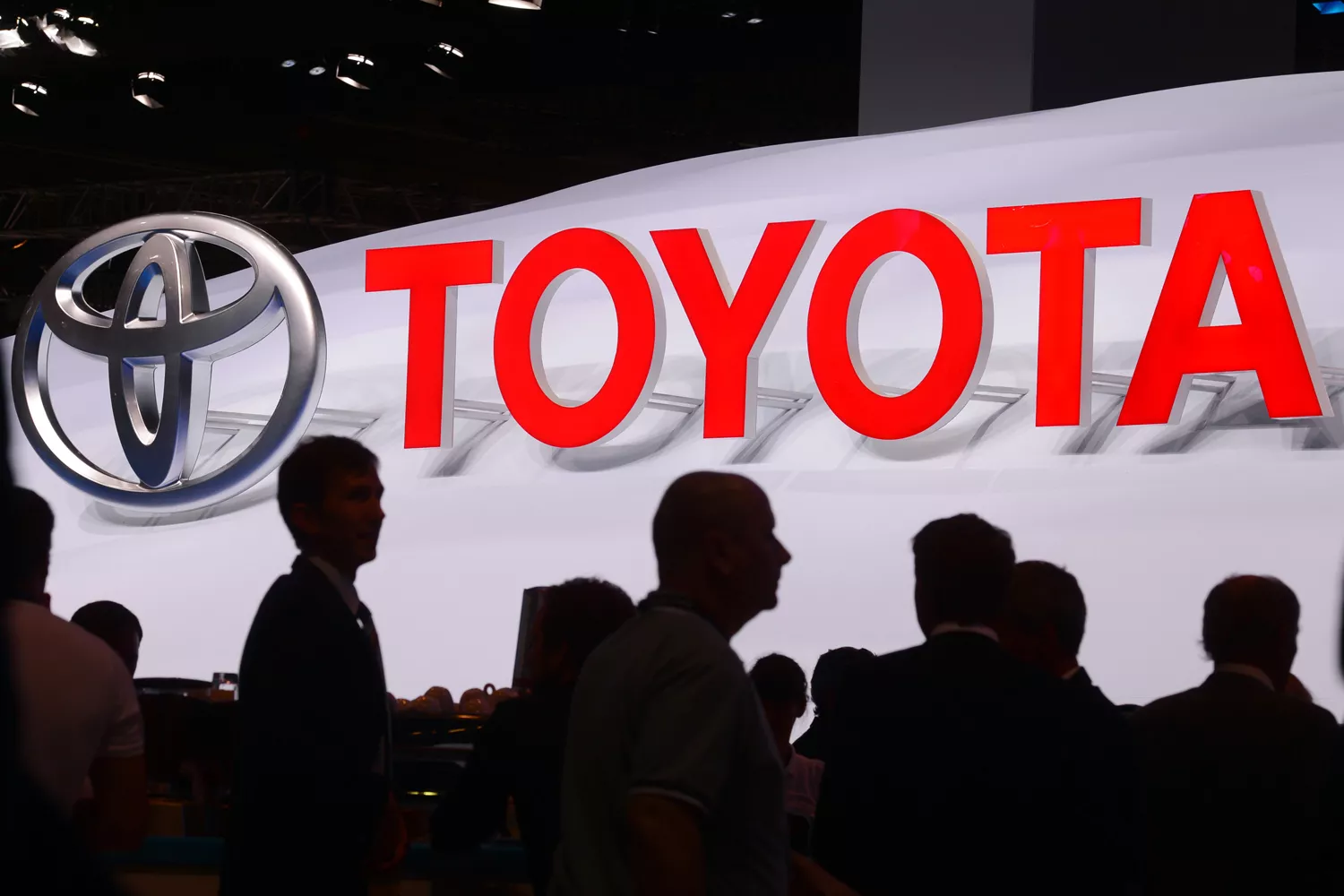 El logo del fabricante de coches Toyota Jens Wolf dpa Zentralbild