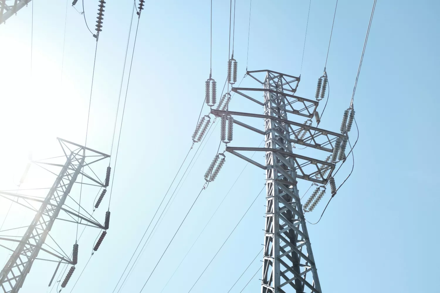 Un tendido eléctrico que afecta al precio de la luz   UNSPLASH