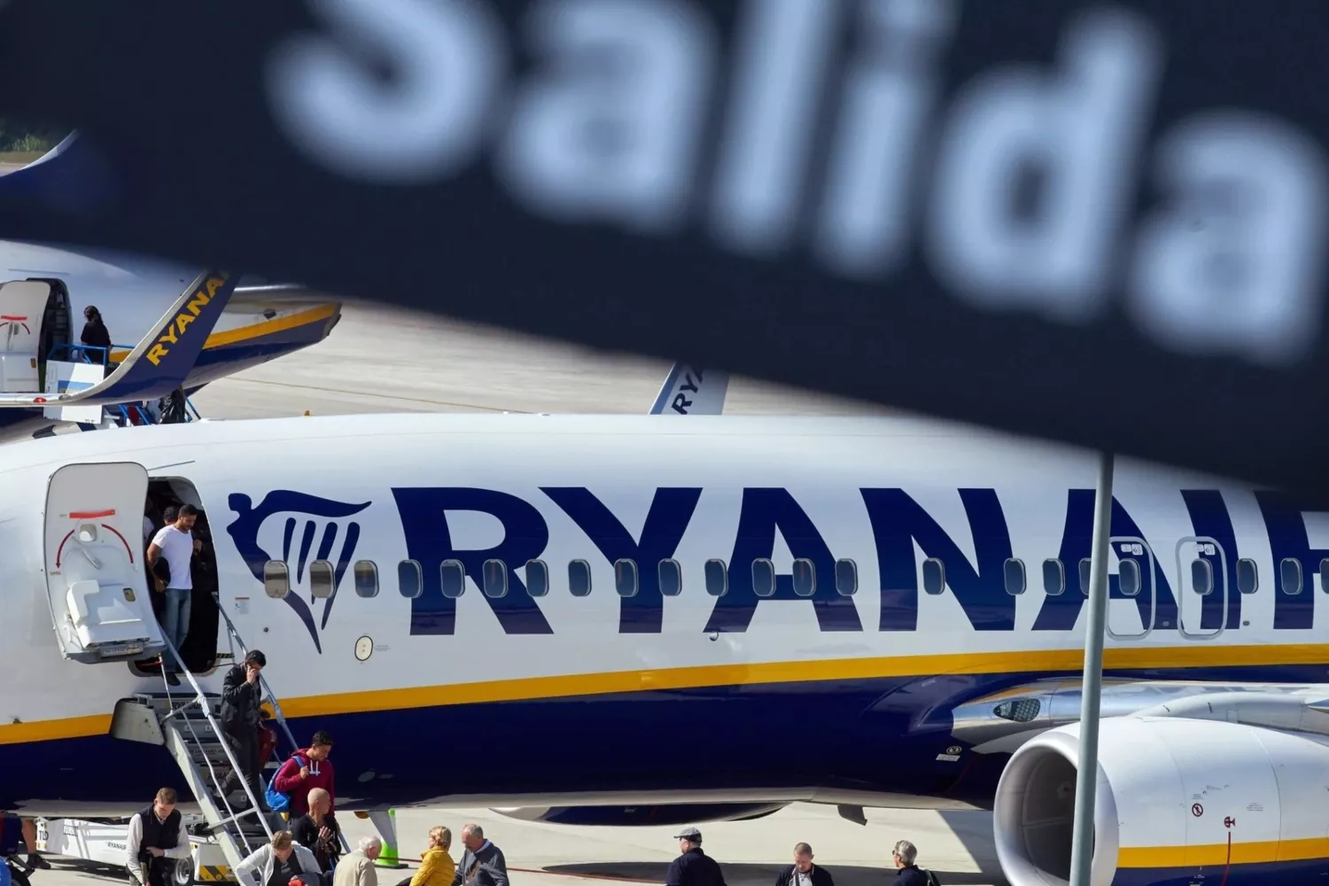 Un avión de Ryanair / DAVID BORRAT - EFE 