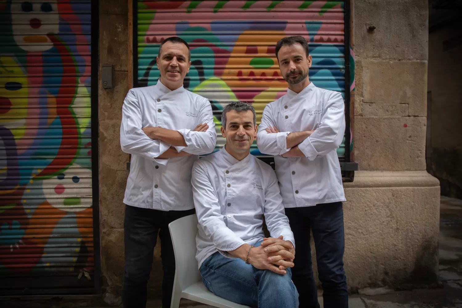 Os chefes do restaurante Disfrutar, Eduard Xatruch, Oriol Castro e Mateu Casañas / DAVID ZORRAKINO - EUROPA PRESS