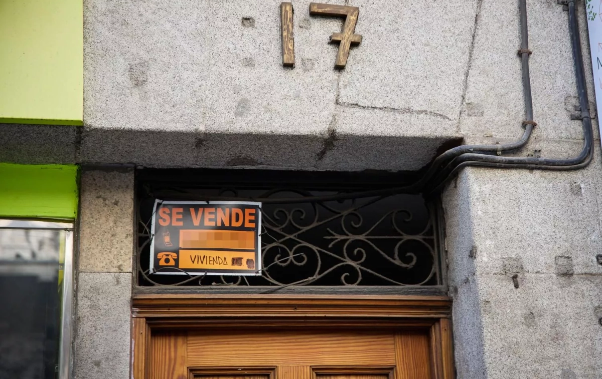 Cartel de 'Se vende' en una vivienda / JESÚS HELLÍN - EUROPA PRESS Cartel de 'Se vende' en una vivienda / JESÚS HELLÍN - EUROPA PRESS