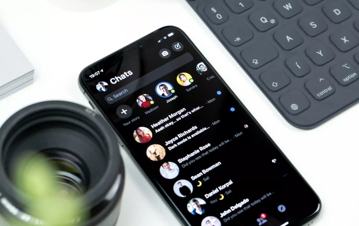 Un móvil con varios chats de WhatsApp / UNSPLASH Un móvil con varios chats de WhatsApp / UNSPLASH