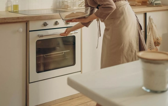 Trucos versátiles que podrás usar en el cristal del horno / PEXELS