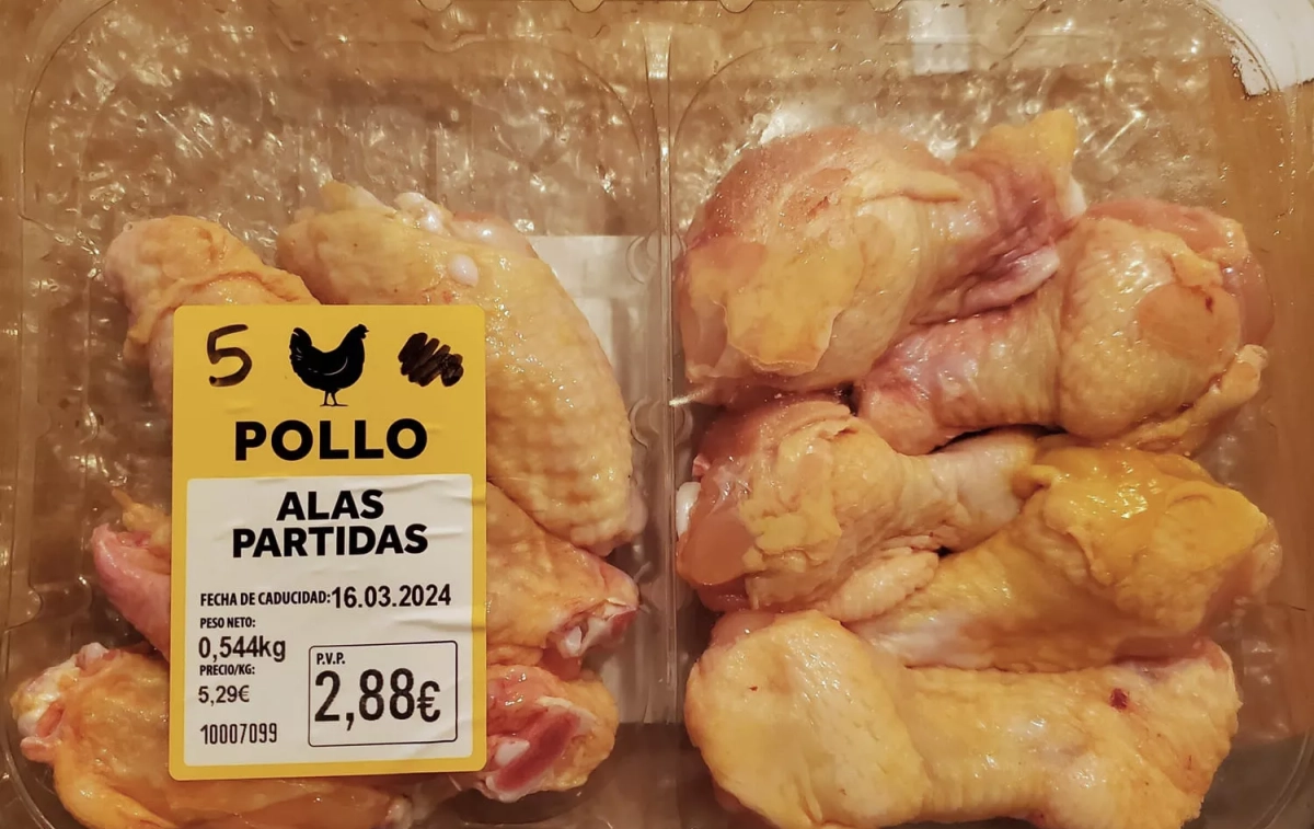 Una de las bandejas de alas de pollo de Lidl analizadas / OBA Una de las bandejas de alas de pollo de Lidl analizadas / OBA