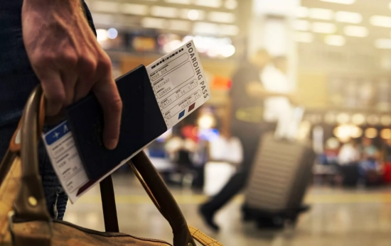Un pasajero con la tarjeta de embarque de su vuelo / PIXABAY Un pasajero con la tarjeta de embarque de su vuelo / PIXABAY