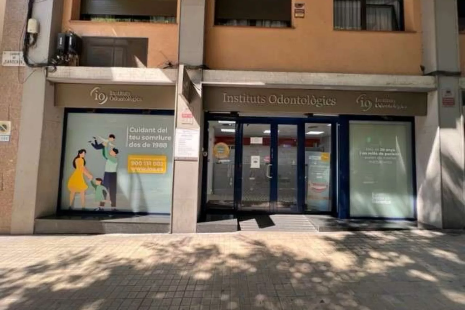 La Clínica Dental Sagrada Familia recibe una multa de Multa de 30.000 euros   INSTITUTOS ODONTOLÓGI