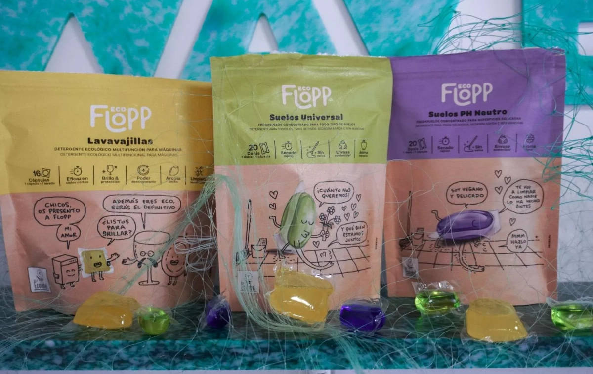Tres productos de limpieza ecológicos con viñetas de Javi Royo / FLOPP Tres productos de limpieza ecológicos con viñetas de Javi Royo / FLOPP