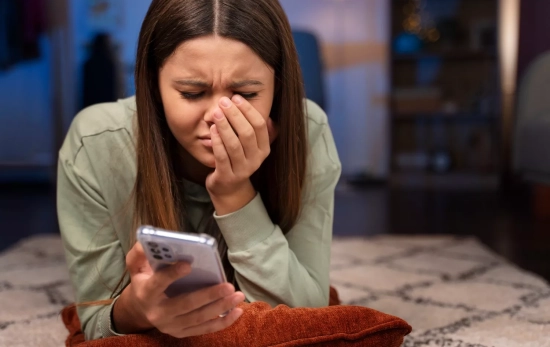Una mujer sufre una estafa tipo phishing / FREEPIK Una mujer sufre una estafa tipo phishing / FREEPIK