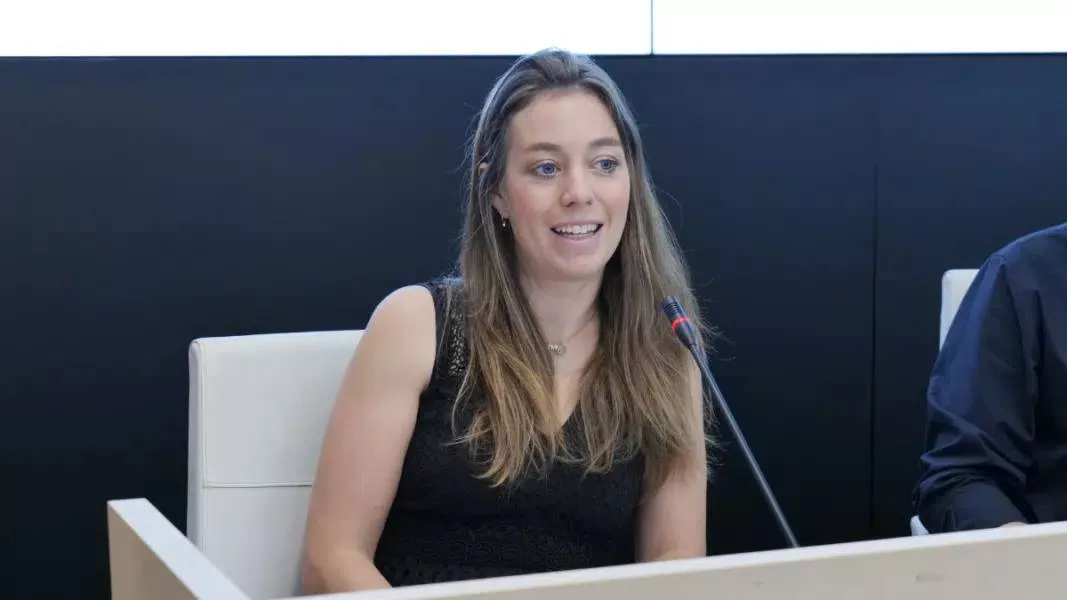 La abogada Leonie Timmers, durante el debate sobre 'greenwashing' / CONFILEGAL La abogada Leonie Timmers, durante el debate sobre 'greenwashing' / CONFILEGAL