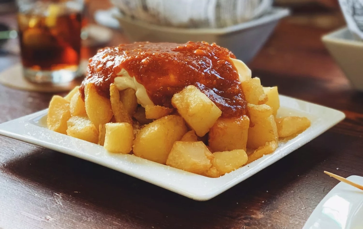 Un plato de patatas bravas / UNSPLASH Un plato de patatas bravas / UNSPLASH