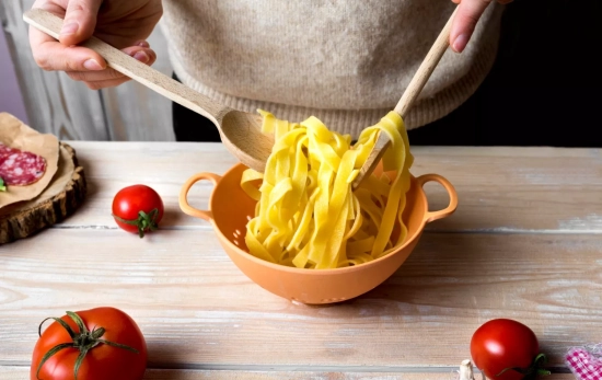 Una persona cocina pasta al dente / FREEPIK Una persona cocina pasta al dente / FREEPIK