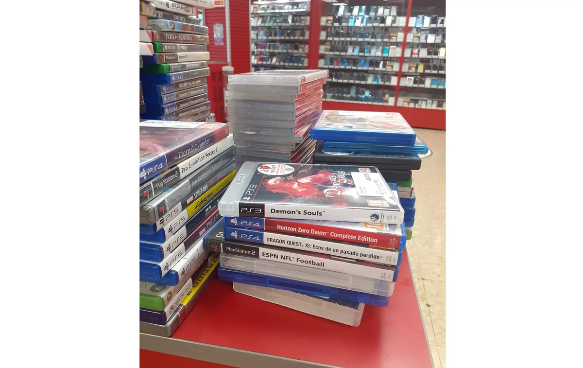 Varios videojuegos en una tienda de CeX / CG Varios videojuegos en una tienda de CeX / CG