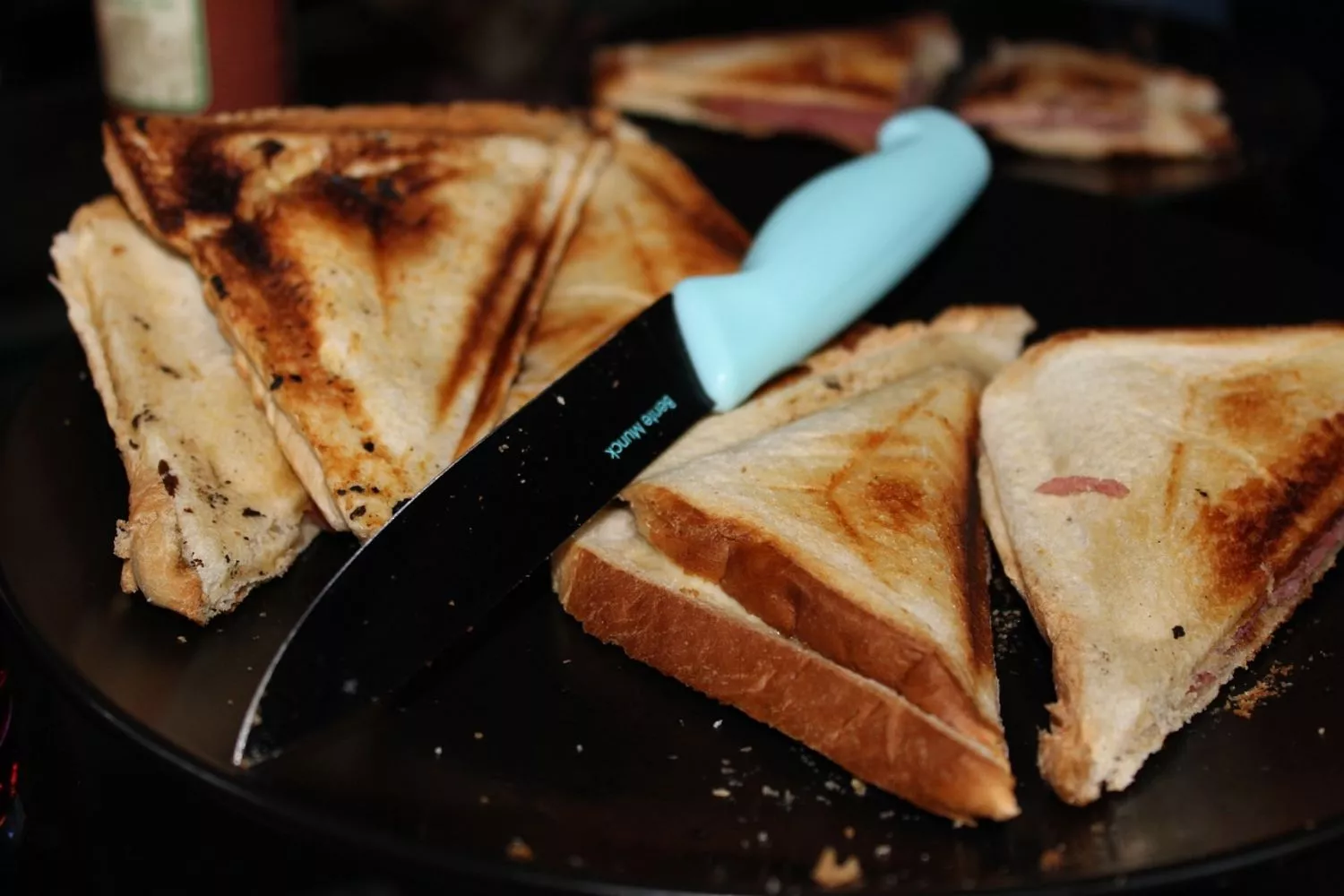 Un par de sándwiches hechos en una sandwichera / PIXABAY
