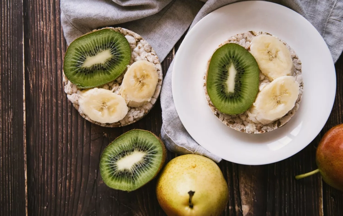 Un desayuno con kiwis y otras frutas / FREEPIK Un desayuno con kiwis y otras frutas / FREEPIK