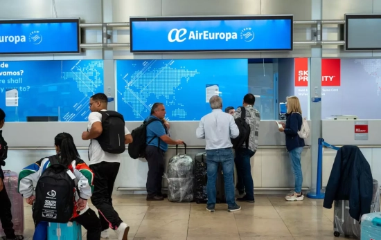 Un puesto de información de Air Europa / FERNANDO VILLAR - EFE Un puesto de información de Air Europa / FERNANDO VILLAR - EFE