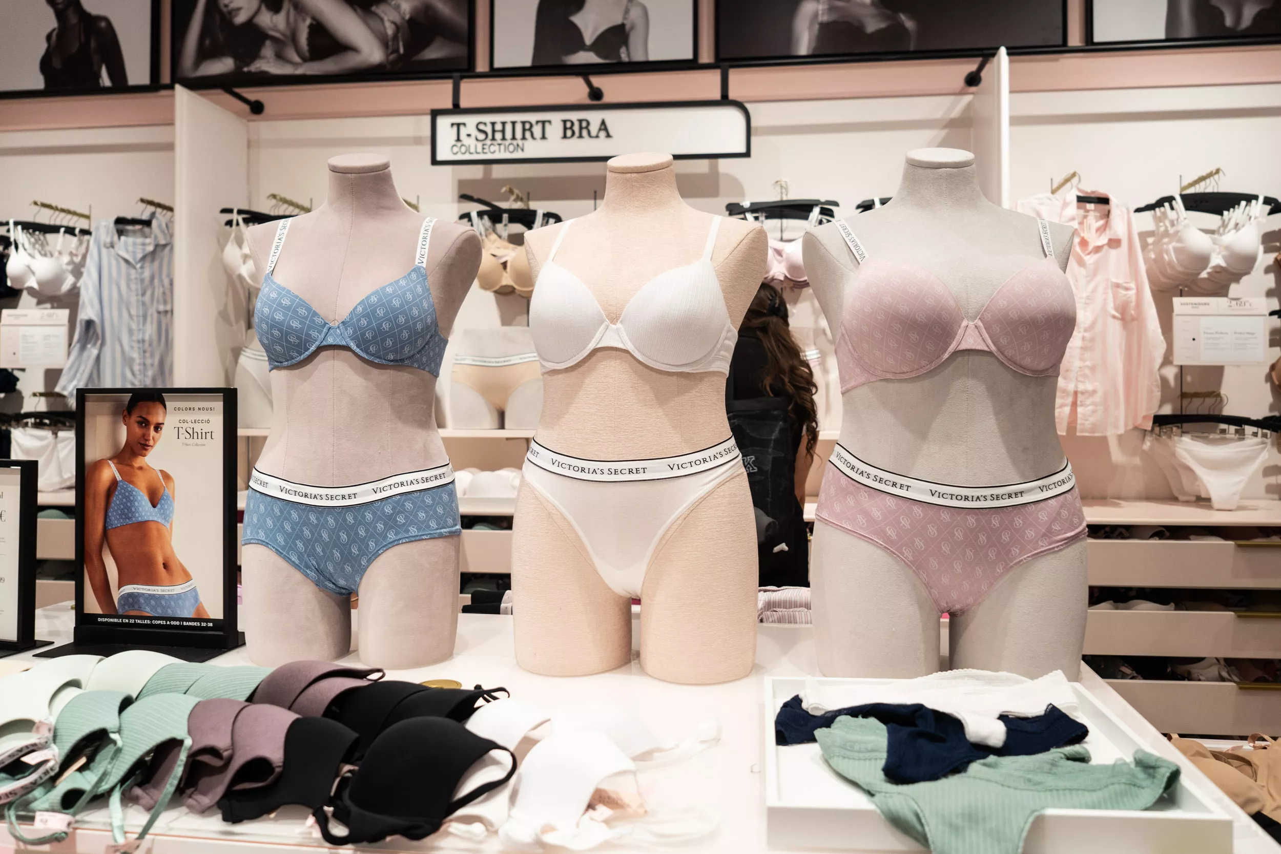Maniquíes de la tienda de Victoria's Secret en Barcelona / GALA ESPÍN Maniquíes de la tienda de Victoria's Secret en Barcelona / GALA ESPÍN