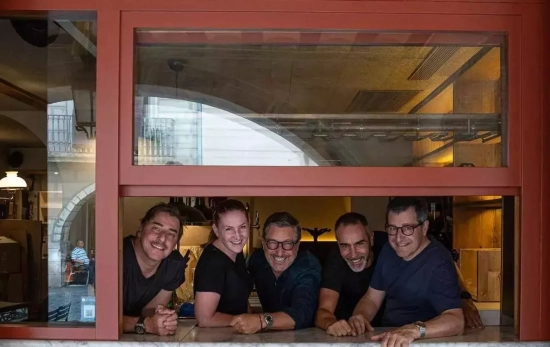 Los hermanos Roca en Vii, el nuevo bar de vinos y tapas que abren en el centro de Girona / EL CELLER DE CAN ROCA Los hermanos Roca en Vii, el nuevo bar de vinos y tapas que abren en el centro de Girona / EL CELLER DE CAN ROCA