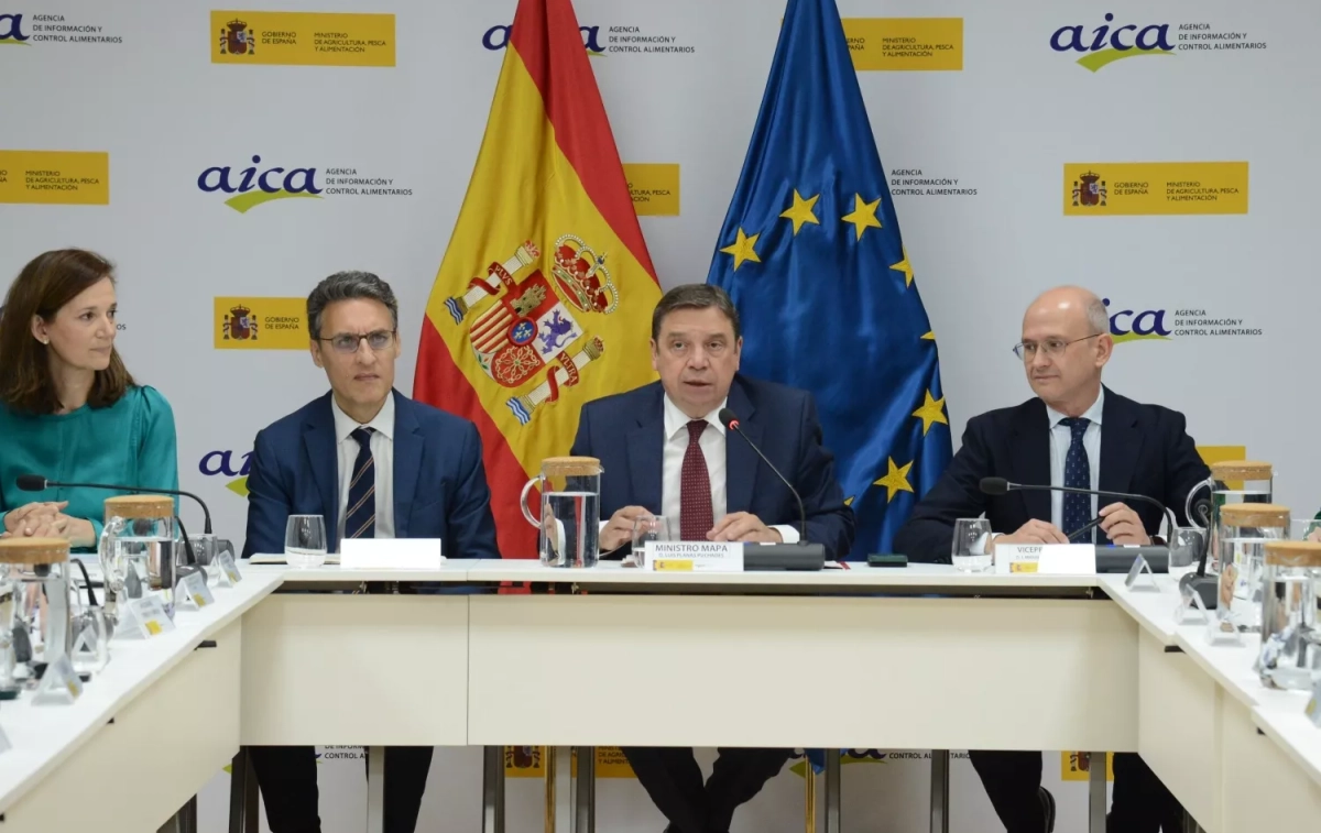 El ministro de Agricultura, Pesca y Alimentación, Luis Planas, en la reunión del Consejo Asesor de la AICA, que ha sancionado a supermercados Dia / EP El ministro de Agricultura, Pesca y Alimentación, Luis Planas, en la reunión del Consejo Asesor de la AICA, que ha sancionado a supermercados Dia / EP