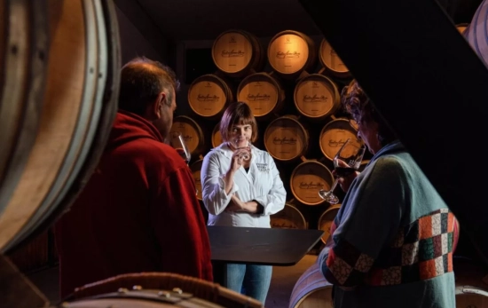 Una persona hace una cata en la bodega Faustino Rivero / FAUSTINO RIVERO Una persona hace una cata en la bodega Faustino Rivero / FAUSTINO RIVERO