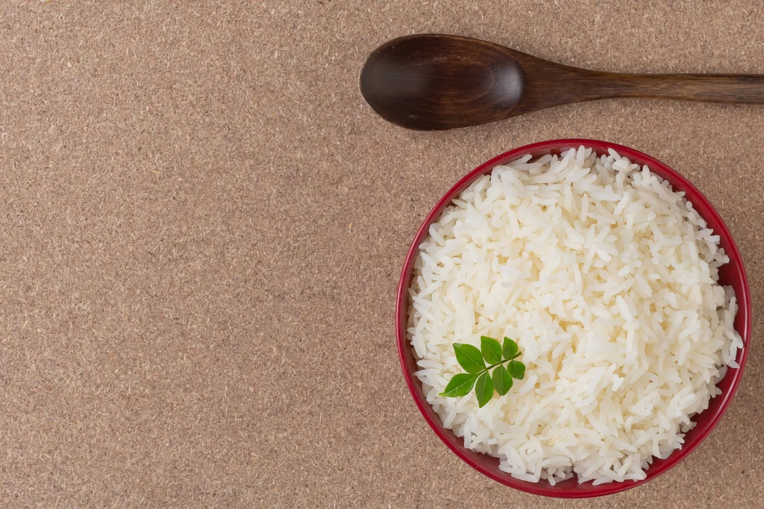 Un tazón de arroz blanco / FREEPIK