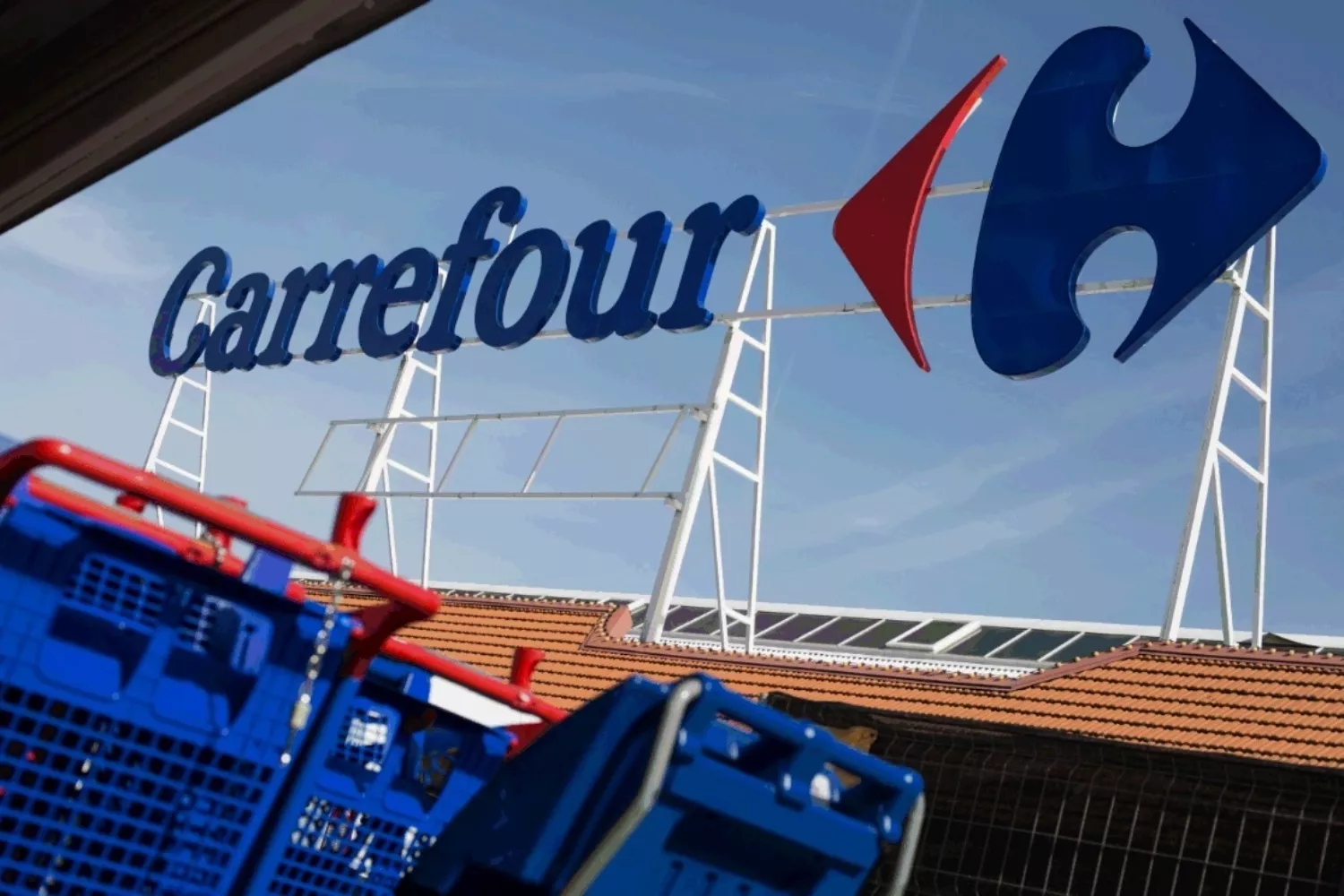 La fachada de un establecimiento de Carrefour / EFE