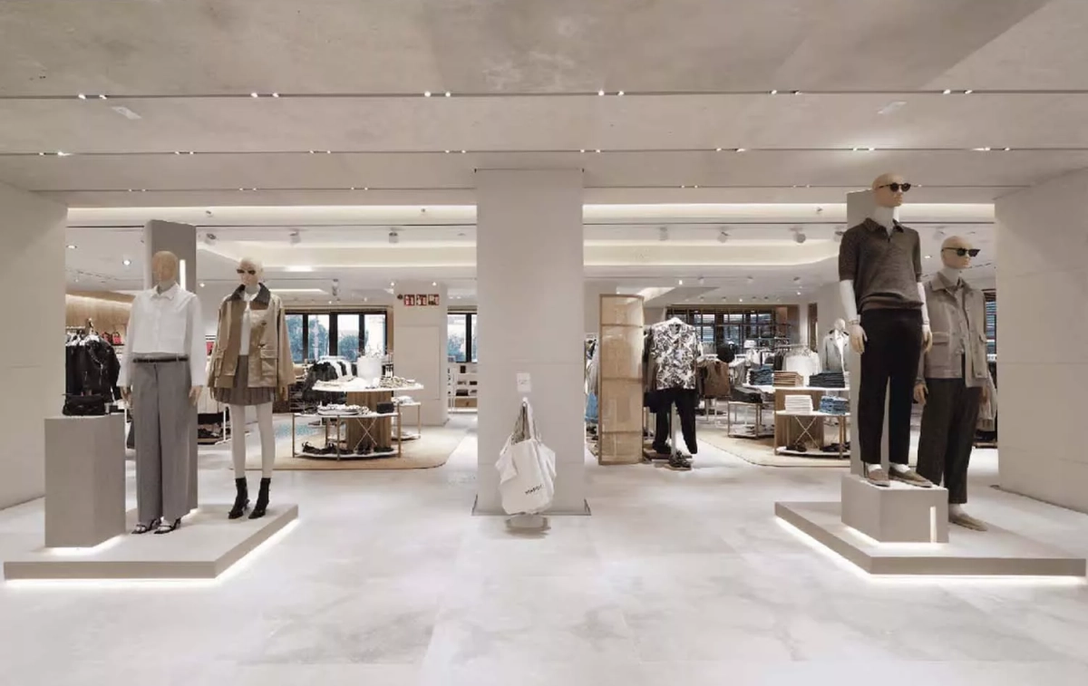 El interior de la nueva tienda de Mango en Plaza España (Madrid) / MANGO El interior de la nueva tienda de Mango en Plaza España (Madrid) / MANGO